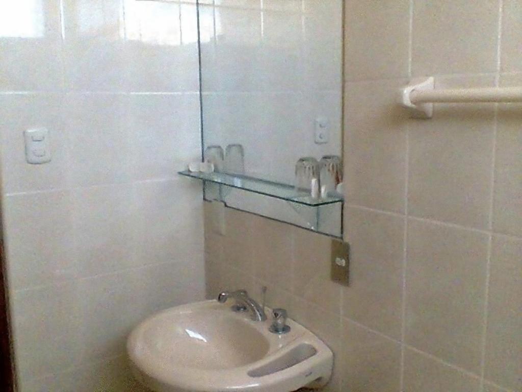 Quarto Triplo com Banheiro Privativo