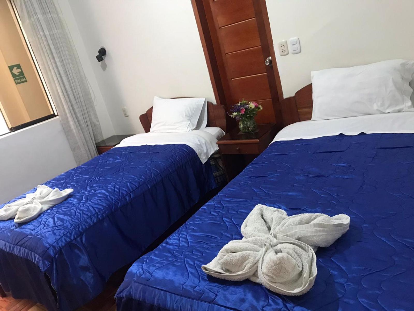 Quarto Clássico com 2 Camas de Solteiro