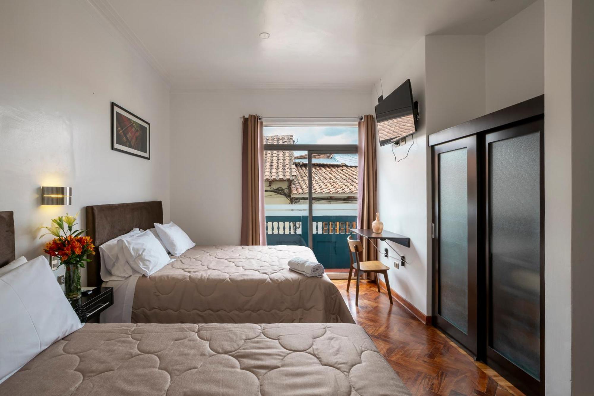 Quarto Superior com Cama de Casal ou 2 de Solteiro e Vista da Cidade